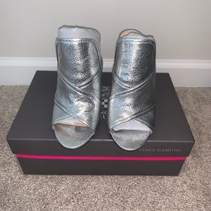 SOLD! Vince Camuto Kizzia Silver Mule Pump NWT